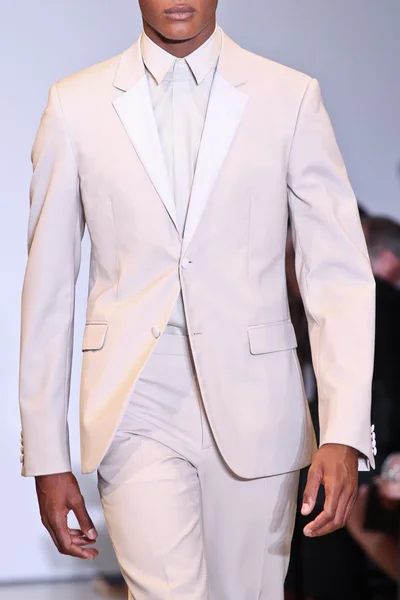 Look 11